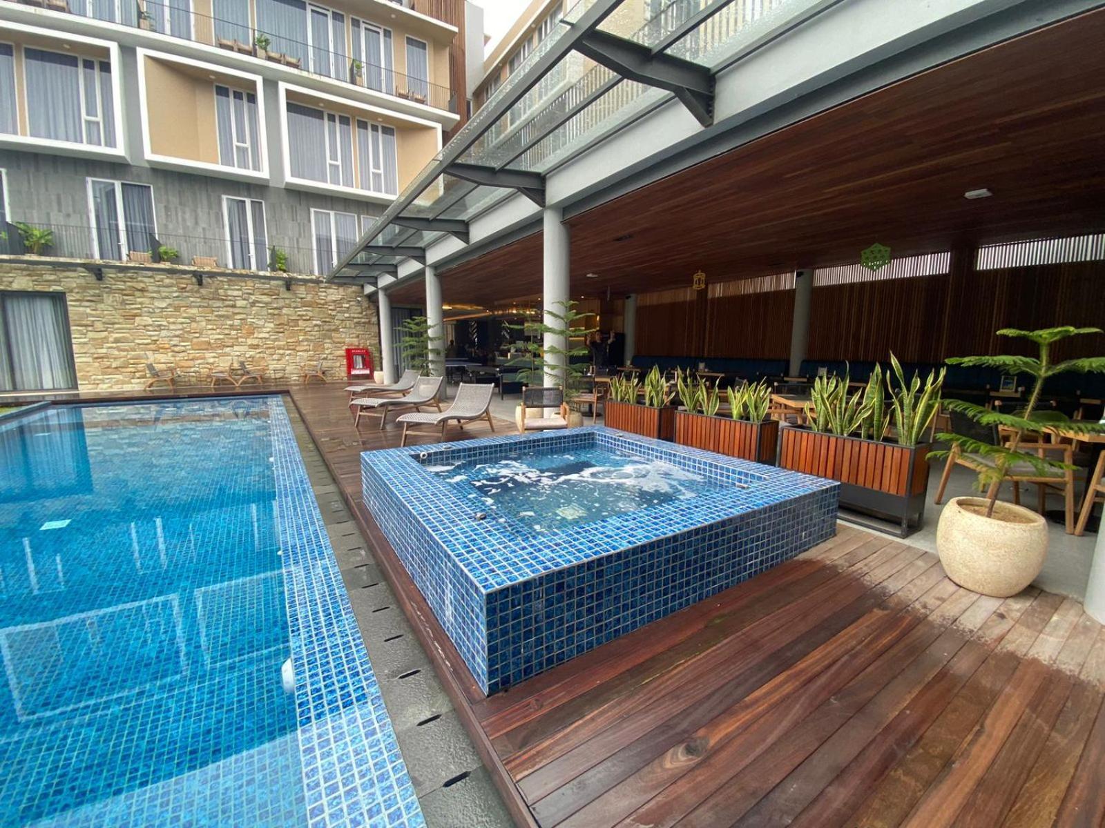 Facade Hotel By Azana Tawangmangu Exterior foto